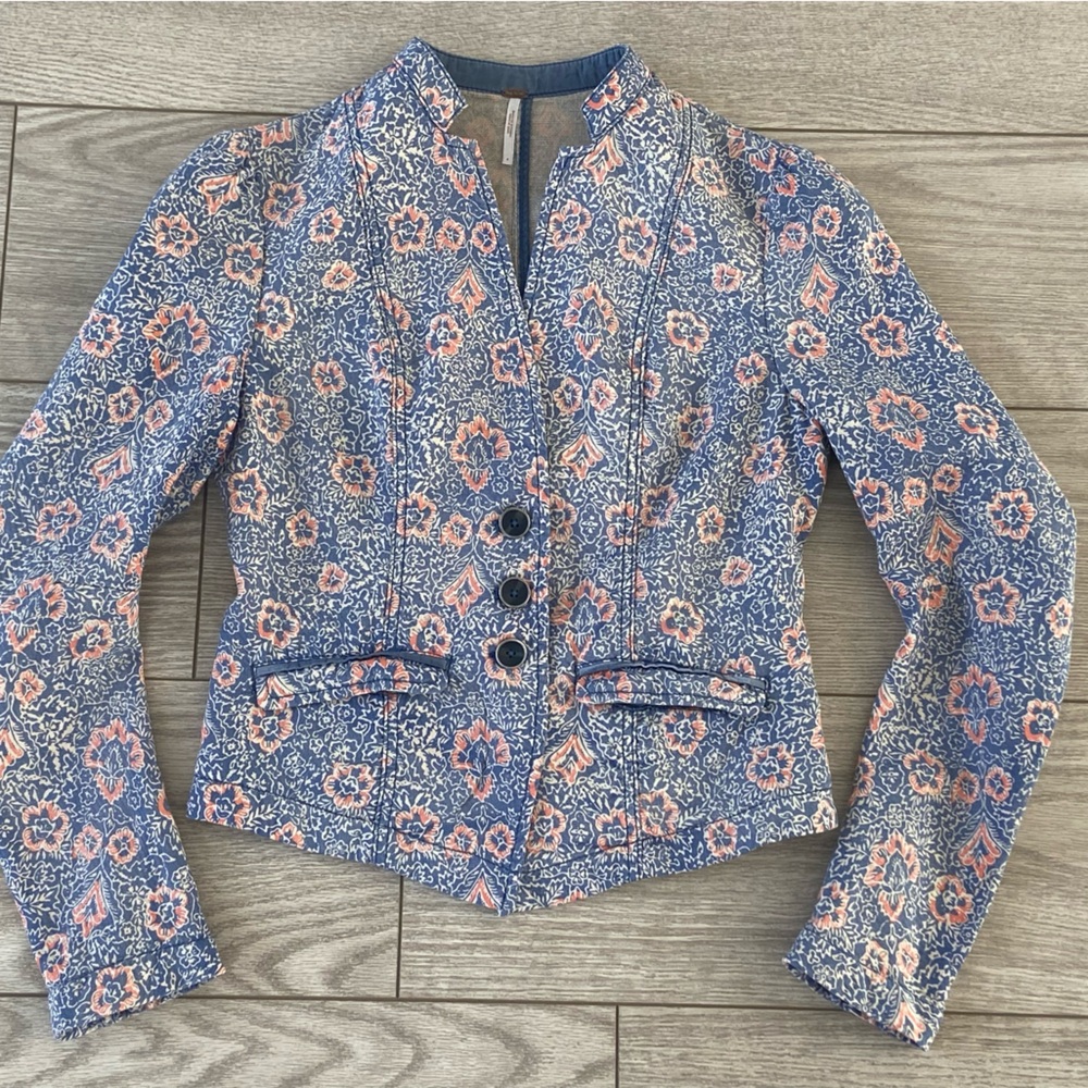 Free People women’s blazer. Size: 4